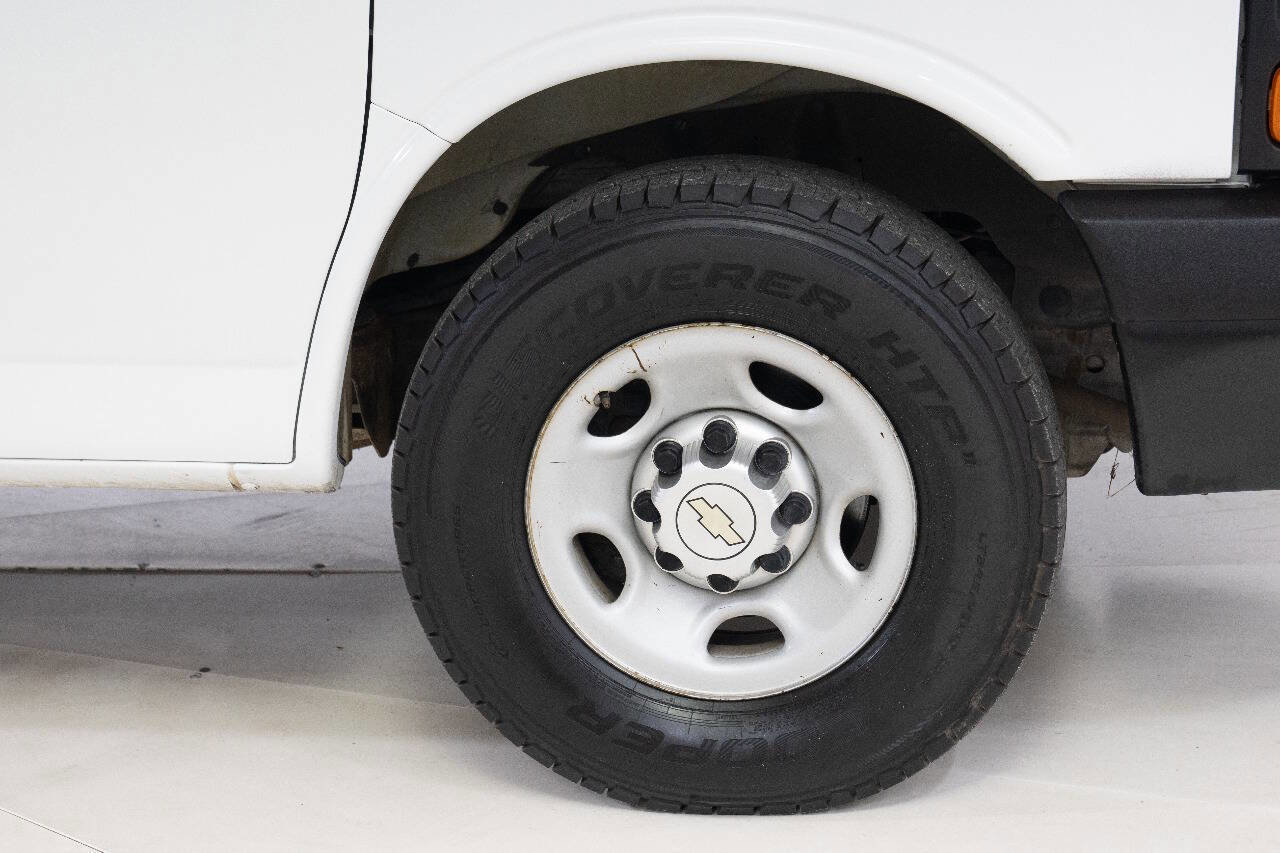 Used 2014 Chevrolet Express 3500 Extended RWD image 31