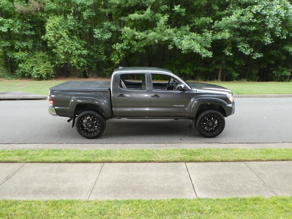 Used 2015 Toyota Tacoma 4x4 Double Cab w/ SR5 Package image 28