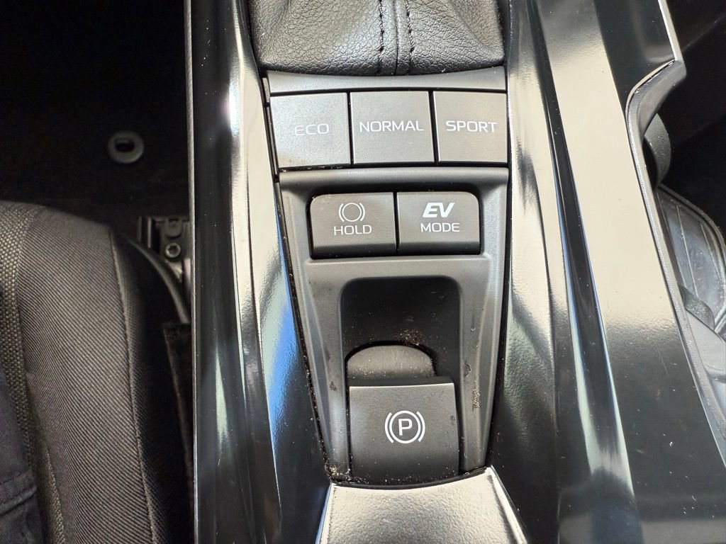 Used 2025 Toyota Camry LE w/ Convenience Package FWD image 45
