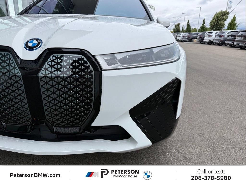 Used 2023 BMW iX xDrive50 w/ Sport Package AWD/4WD image 35