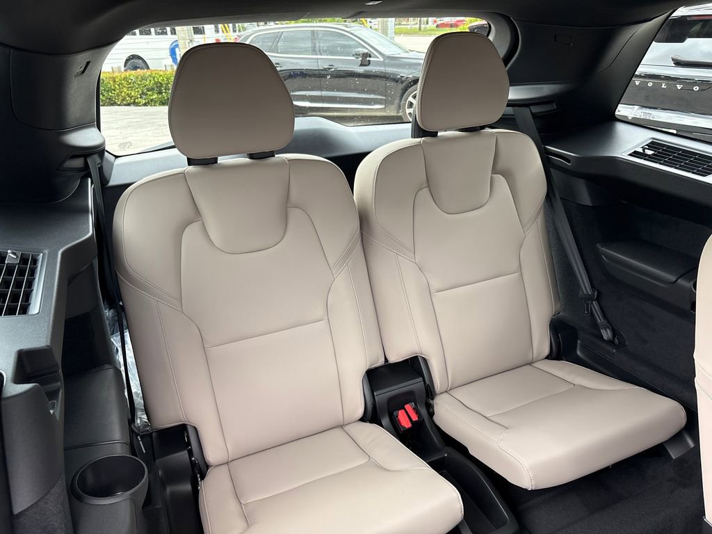New 2026 Volvo XC90 B6 Plus w/ Protection Package Premier image 15