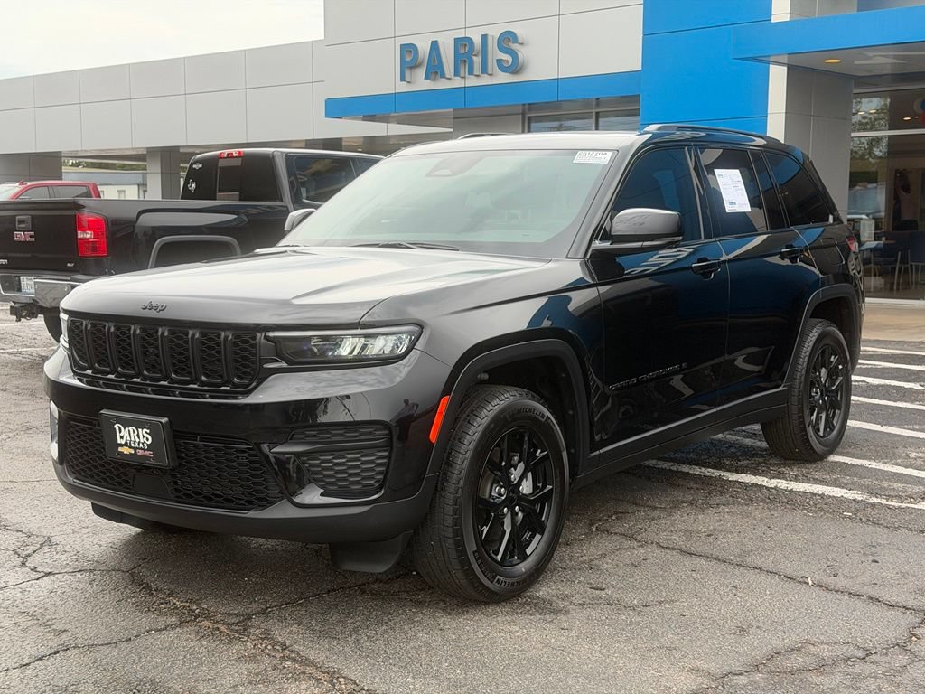 Used 2025 Jeep Grand Cherokee Altitude AWD/4WD image 3