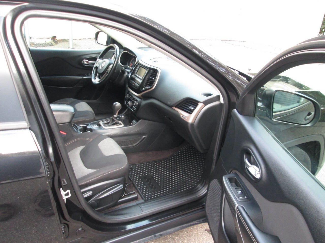 Used 2016 Jeep Cherokee Sport w/ Cold Weather Group image 17