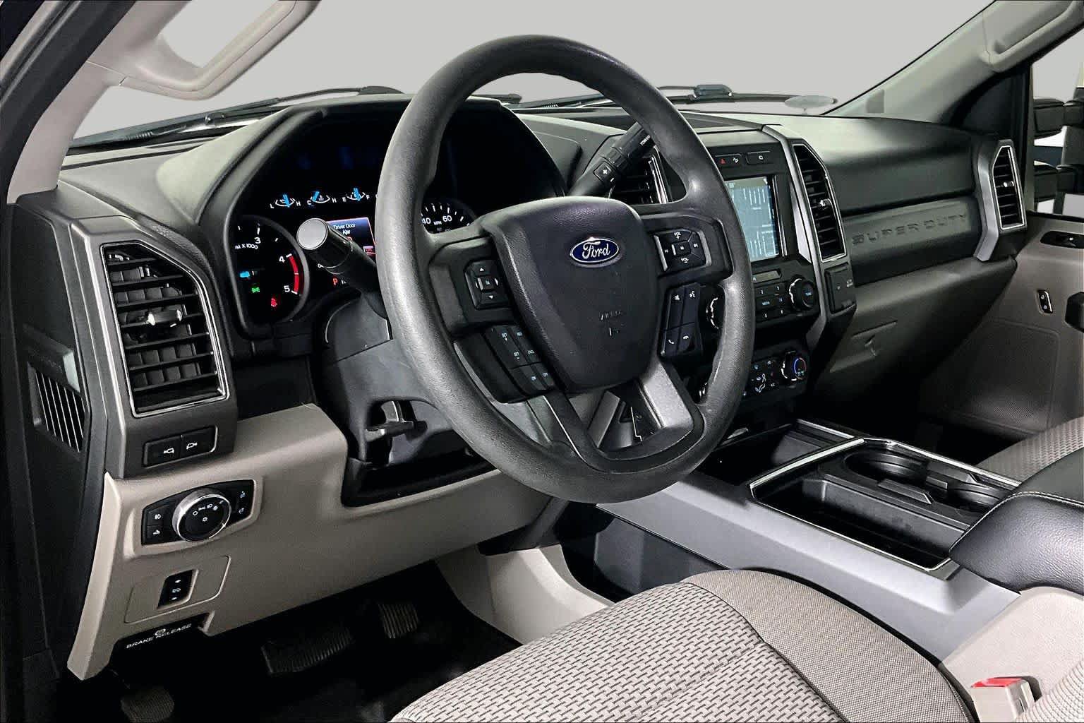 Used 2019 Ford F250 XLT w/ XLT Premium Package AWD/4WD image 16