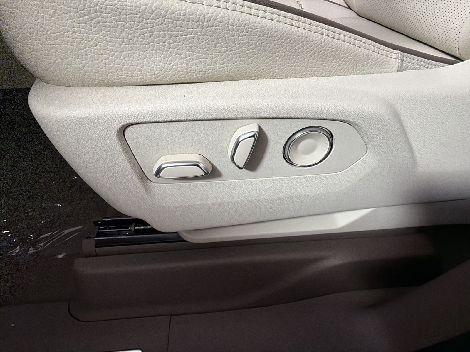 New 2026 GMC Yukon XL Denali AWD/4WD image 14