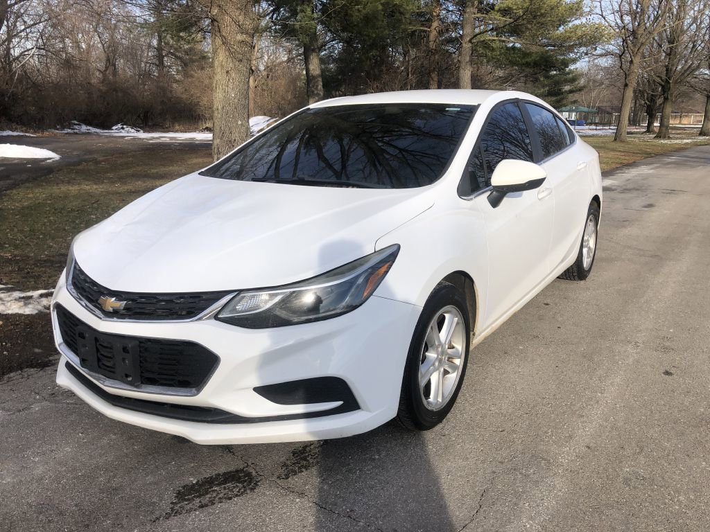 Used 2018 Chevrolet Cruze LT image 2