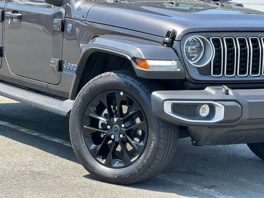 Used 2025 Jeep Wrangler Unlimited Sahara AWD/4WD image 35