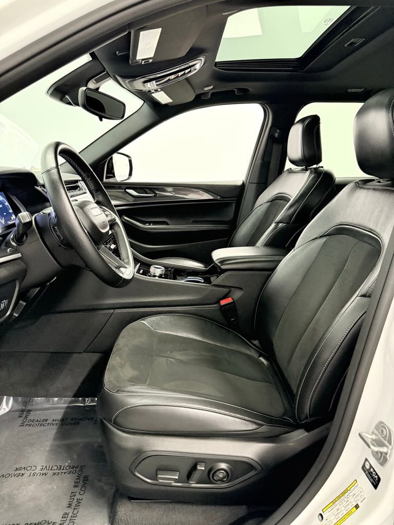 Used 2022 Jeep Grand Cherokee Altitude image 13