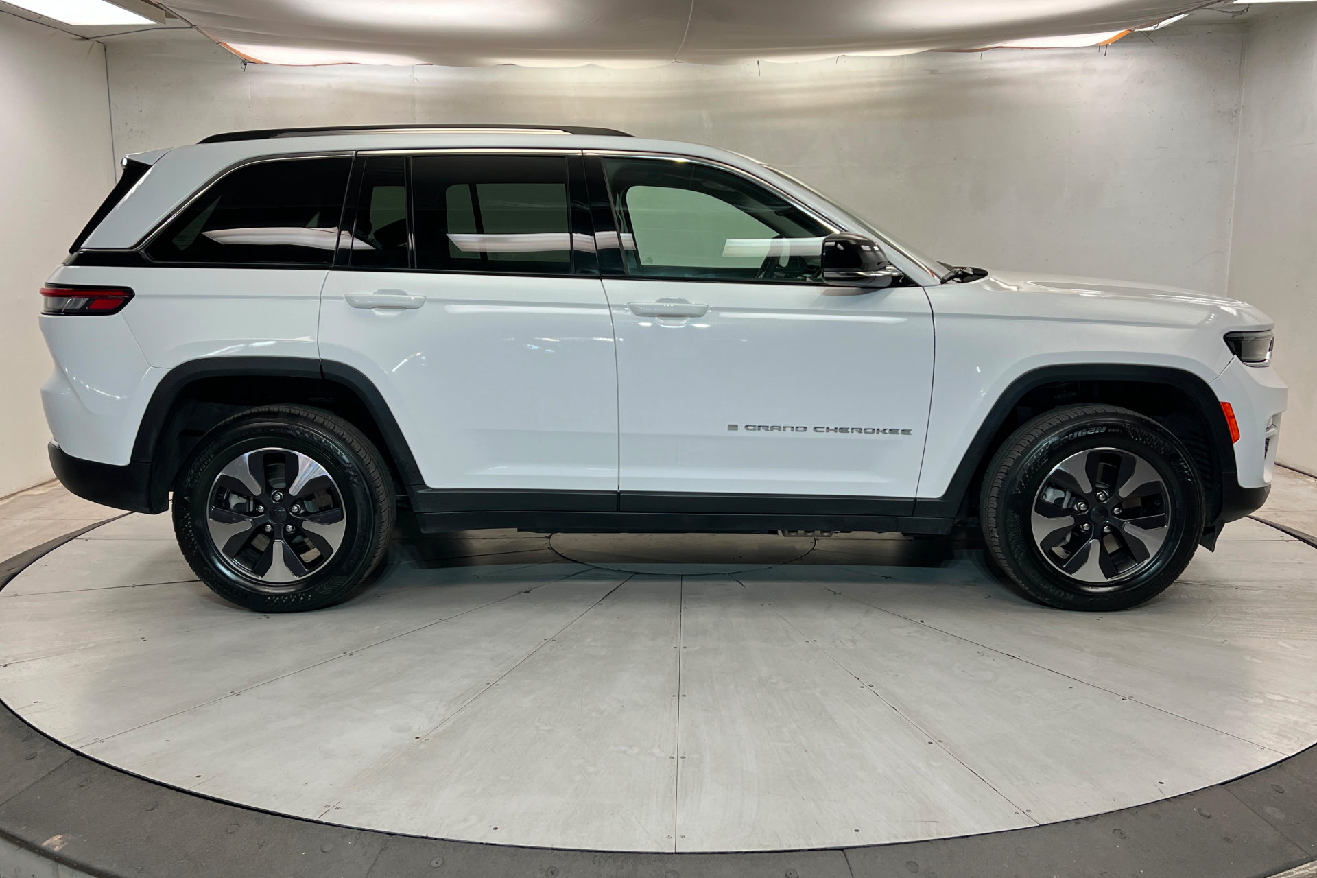 Used 2024 Jeep Grand Cherokee Limited 4xe AWD/4WD image 6