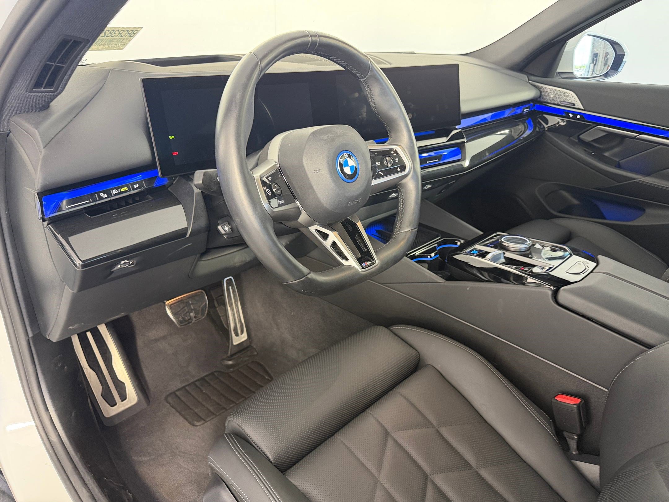 Used 2024 BMW i5 eDrive40i w/ M Sport Package RWD image 4