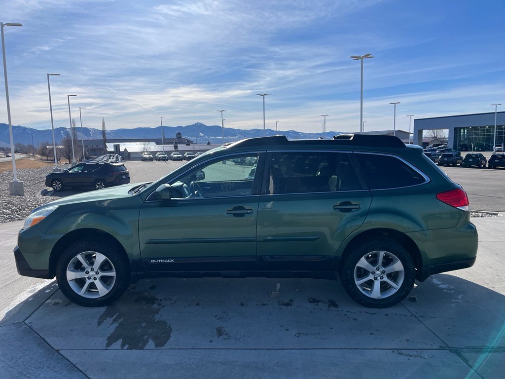 Used 2013 Subaru Outback 2.5i Limited image 2