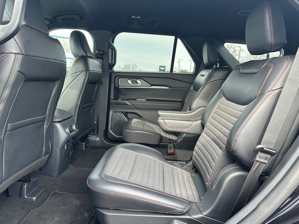 Used 2025 Ford Explorer ST-Line AWD/4WD image 16