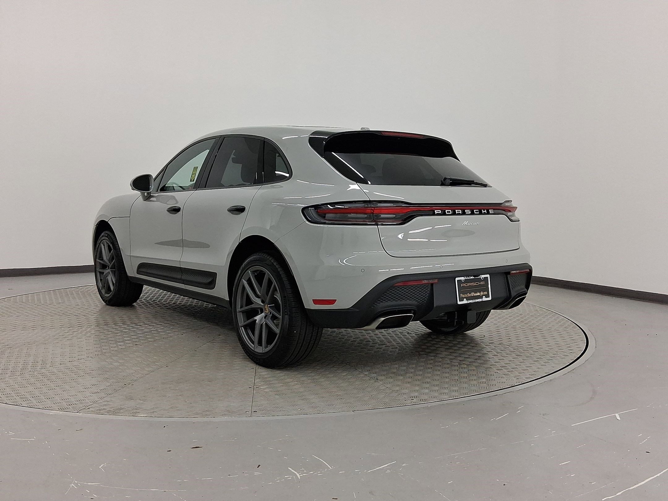 Used 2026 Porsche Macan image 3