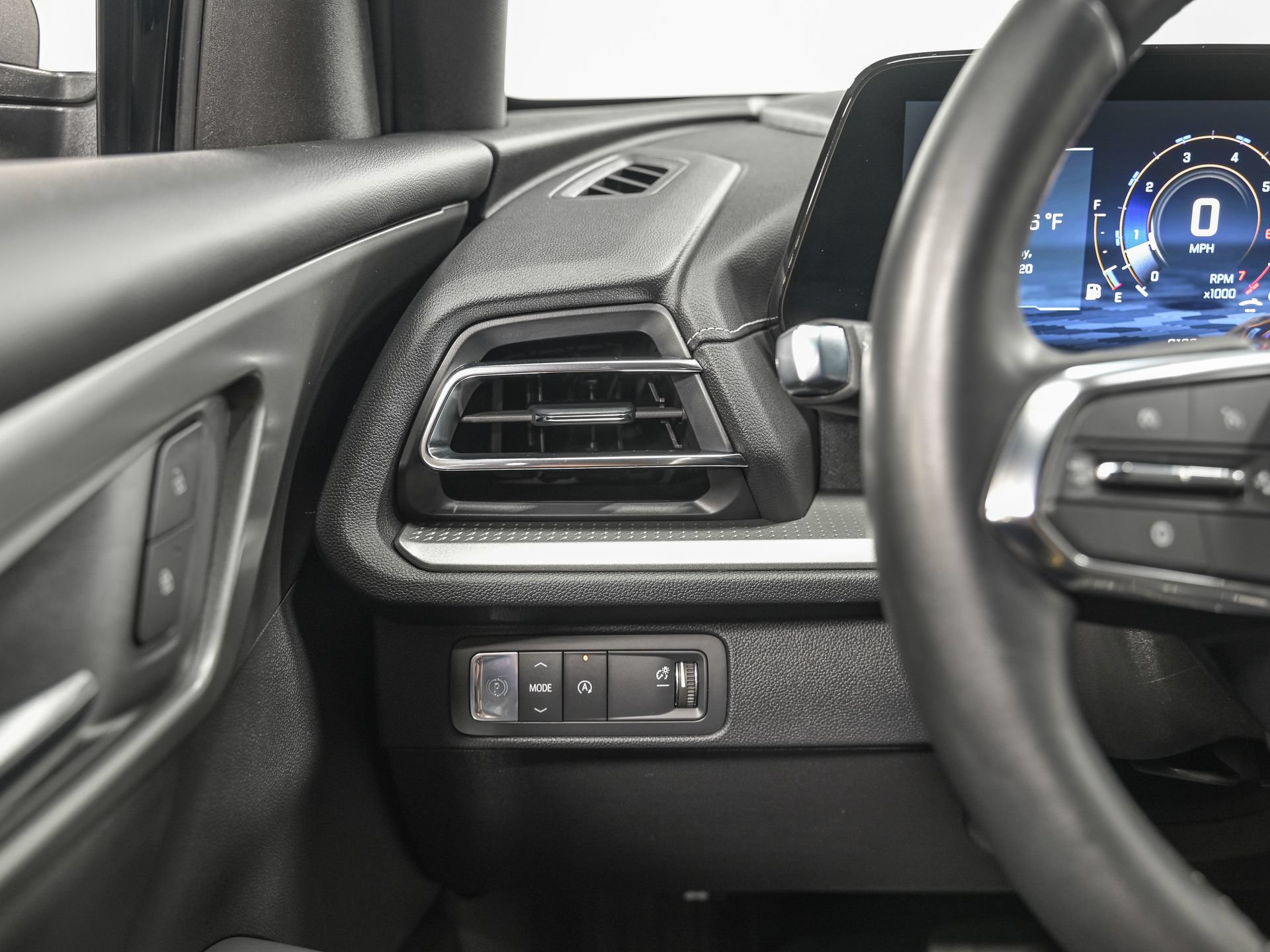 Used 2026 Chevrolet Traverse LT w/ Driver Confidence Package FWD image 18