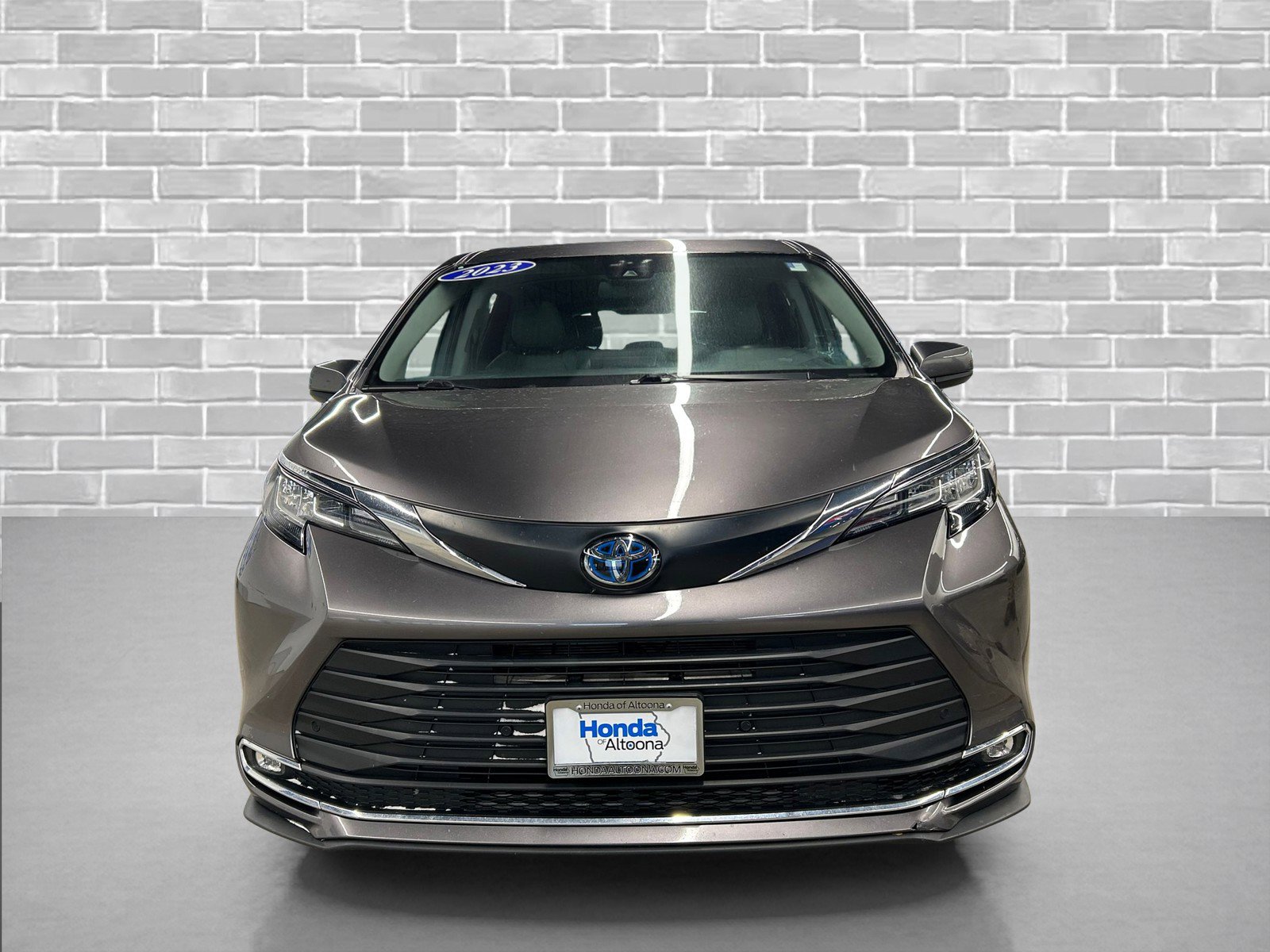 Used 2023 Toyota Sienna XLE image 8