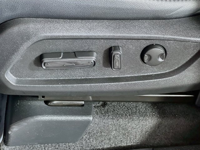 Used 2025 Honda Pilot EX-L image 13