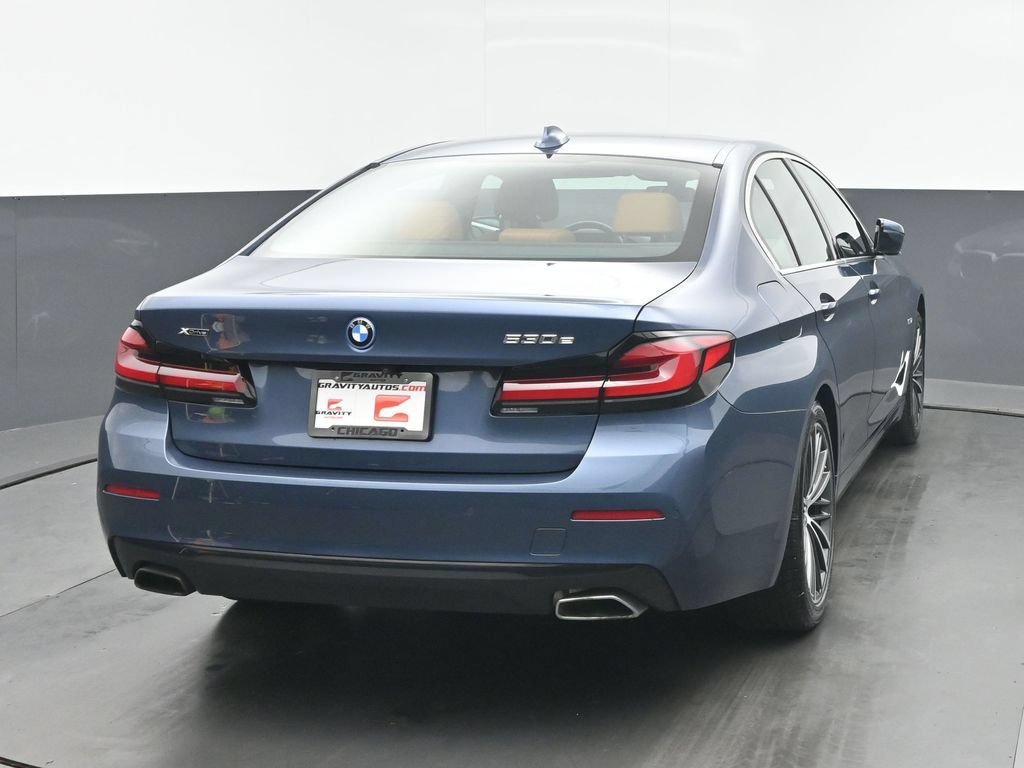 Used 2023 BMW 530e xDrive w/ Premium Package AWD/4WD image 4