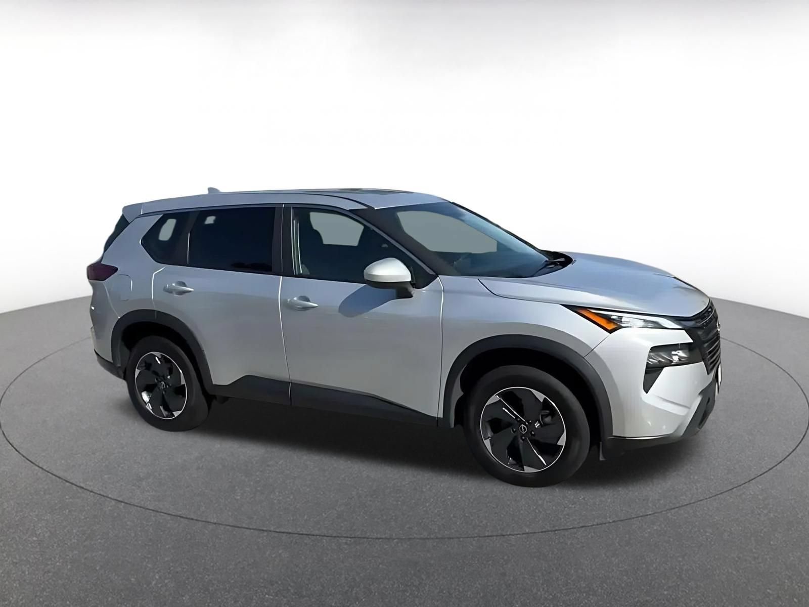 Used 2025 Nissan Rogue SV AWD/4WD image 2