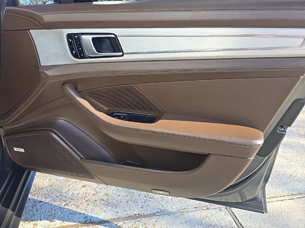 Used 2018 Porsche Panamera 4S image 38