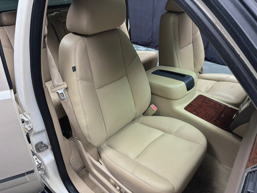 Used 2012 Chevrolet Avalanche LTZ AWD/4WD image 31