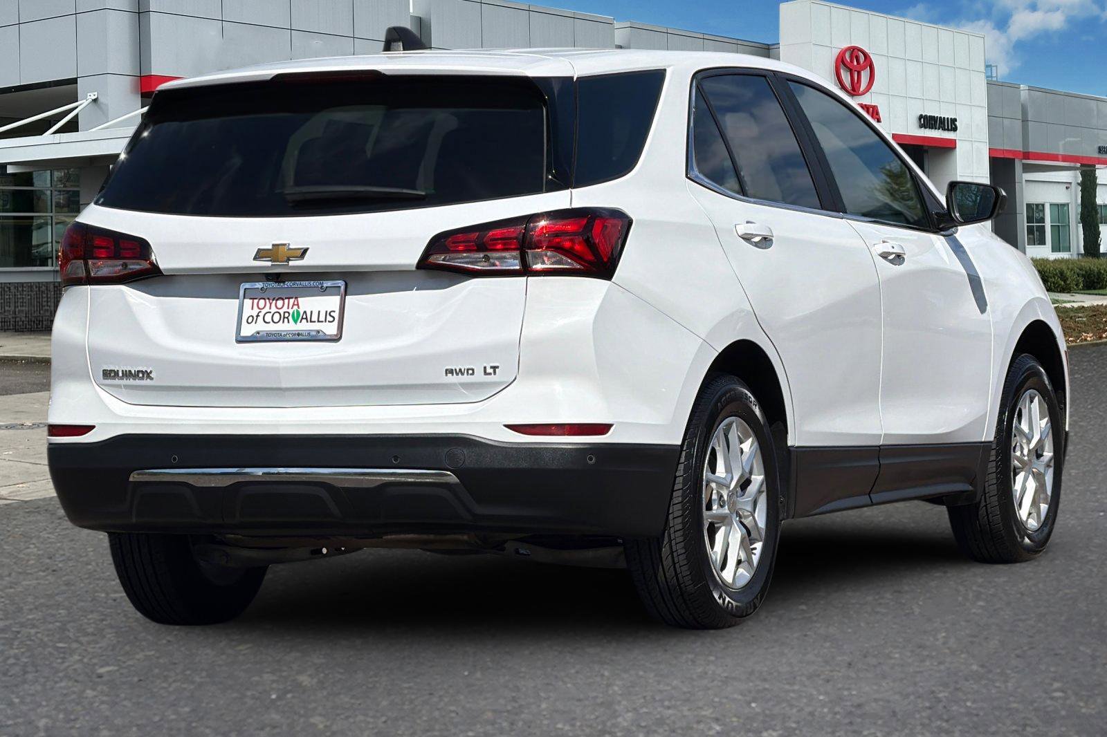Used 2024 Chevrolet Equinox LT AWD/4WD image 4