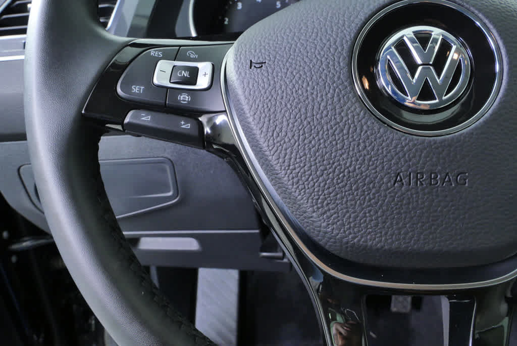 Certified 2020 Volkswagen Tiguan SE FWD image 12