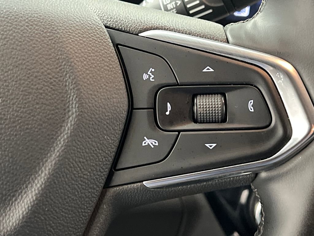 Used 2025 Chevrolet Trax LT w/ LT Convenience Package FWD image 39