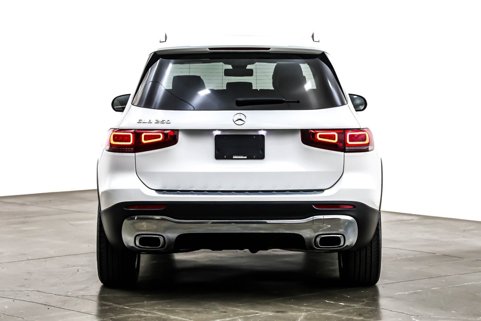 Used 2023 Mercedes-Benz GLB 250 image 3