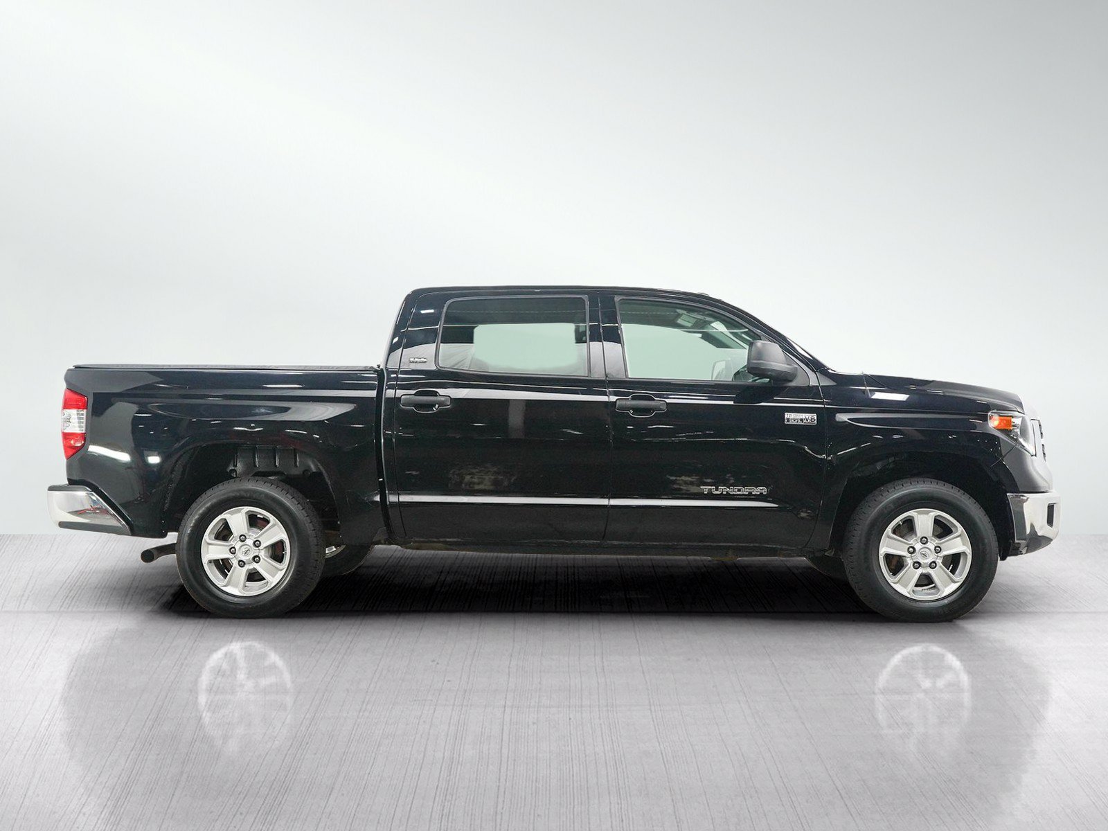 Used 2019 Toyota Tundra SR5 AWD/4WD image 6