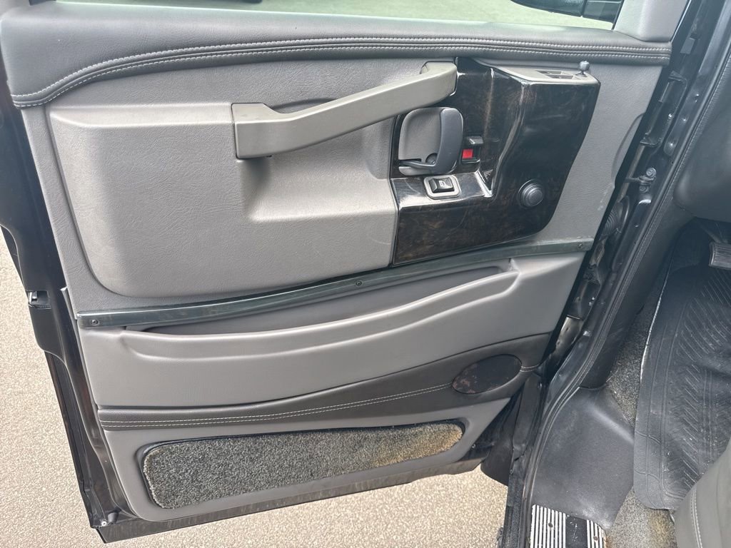 Used 2017 GMC Savana 2500 Extended RWD image 26