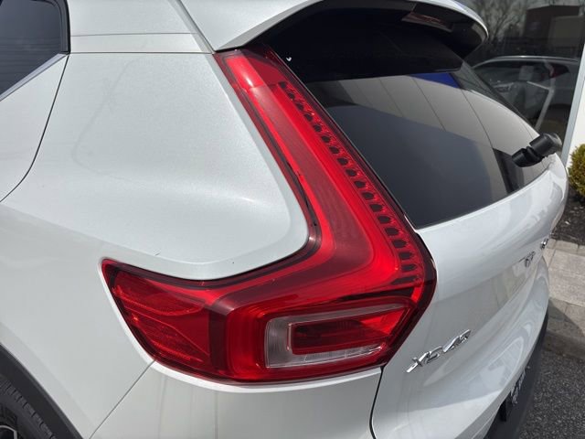 Used 2025 Volvo XC40 B5 Core image 11