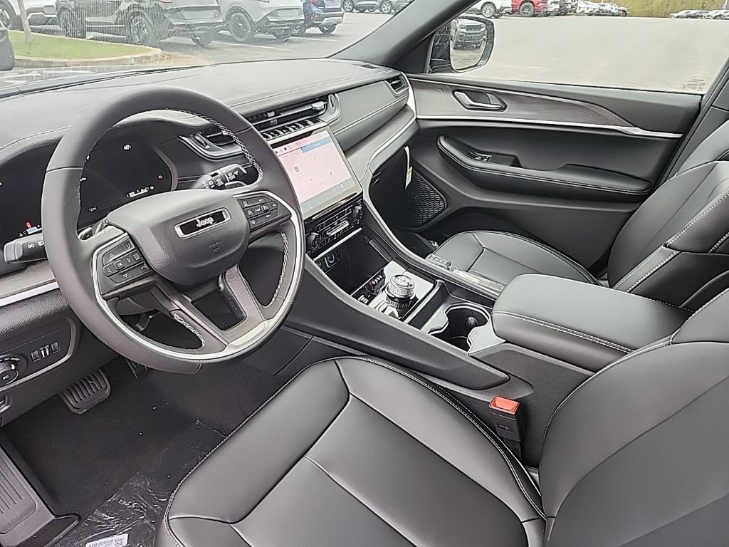 New 2025 Jeep Grand Cherokee L Limited w/ Trailer Tow Package image 24