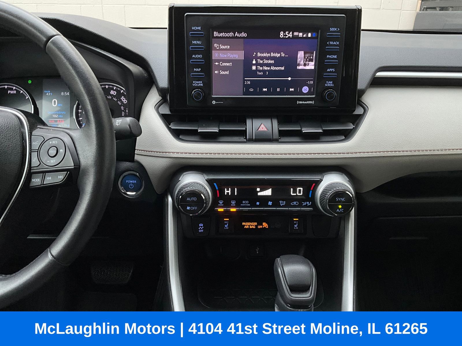 Used 2021 Toyota RAV4 XLE w/ XLE Grade Weather Package image 4