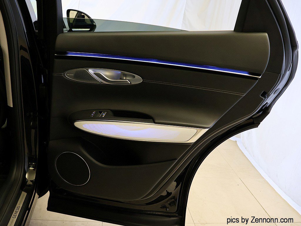 Used 2026 Genesis GV70 2.5T Advanced image 32