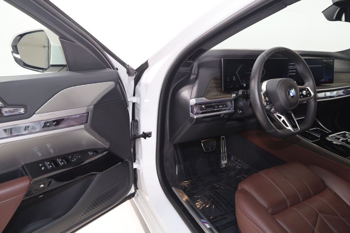 Used 2025 BMW 760i xDrive AWD/4WD image 71