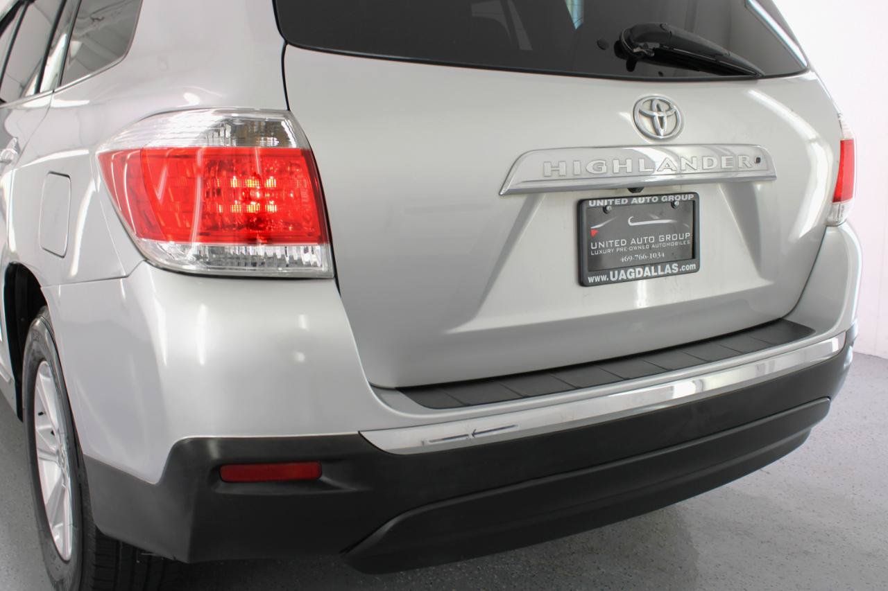 Used 2011 Toyota Highlander SE w/ Tow Pkg FWD image 24