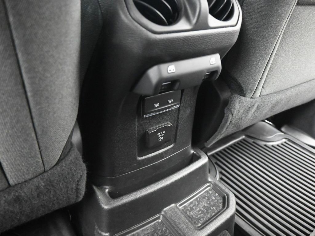 Used 2025 Jeep Wrangler Unlimited Sahara AWD/4WD image 17