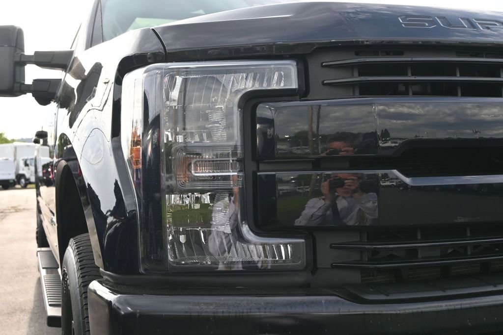 Used 2019 Ford F350 Lariat w/ Lariat Ultimate Package AWD/4WD image 9