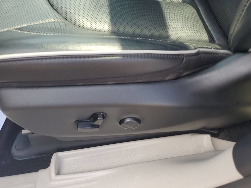 Certified 2023 Chrysler Pacifica Limited FWD image 19