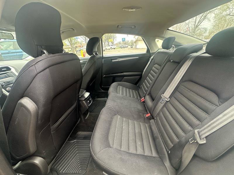 Used 2015 Ford Fusion SE FWD image 9
