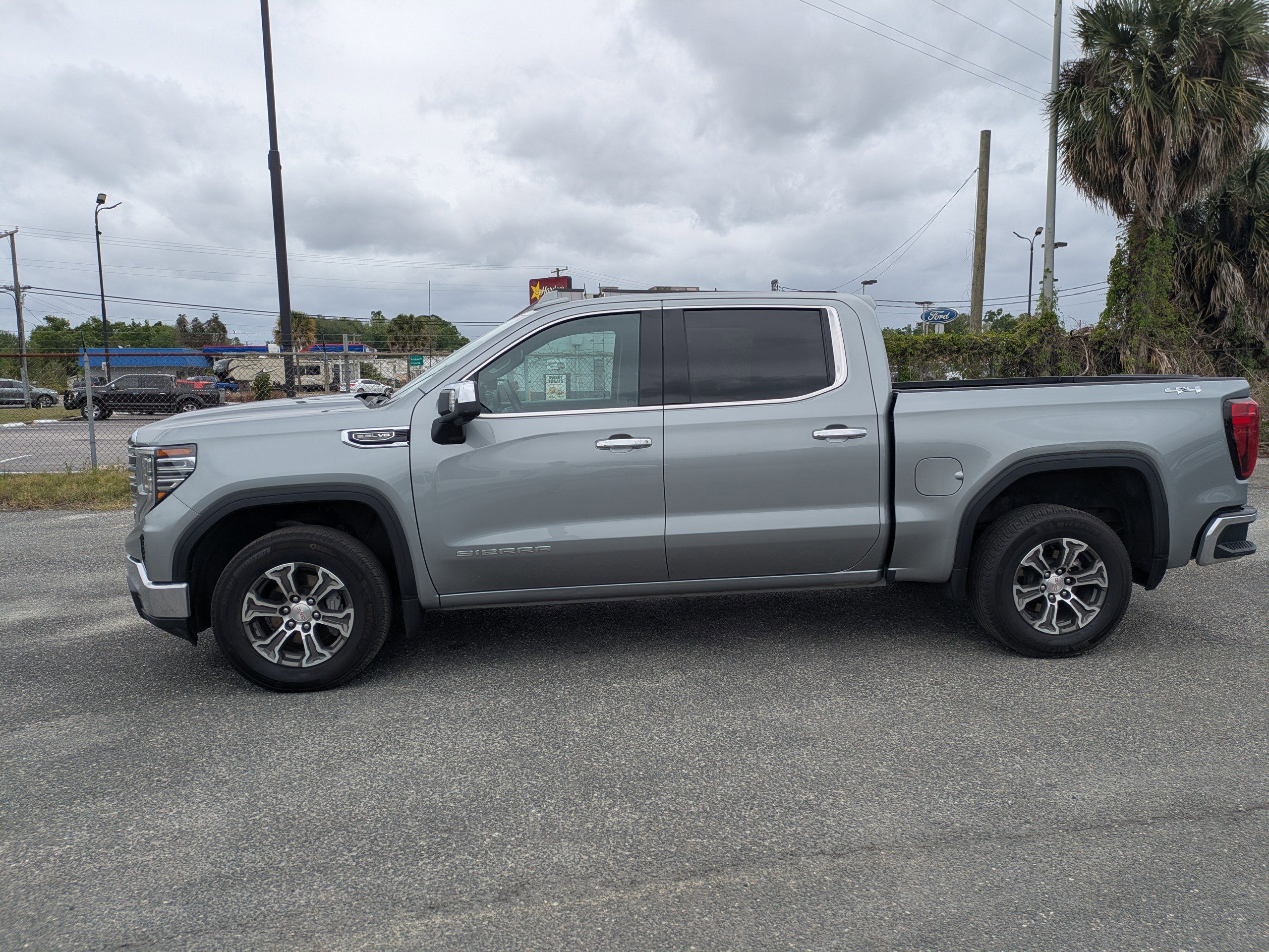 Certified 2025 GMC Sierra 1500 SLT AWD/4WD image 6