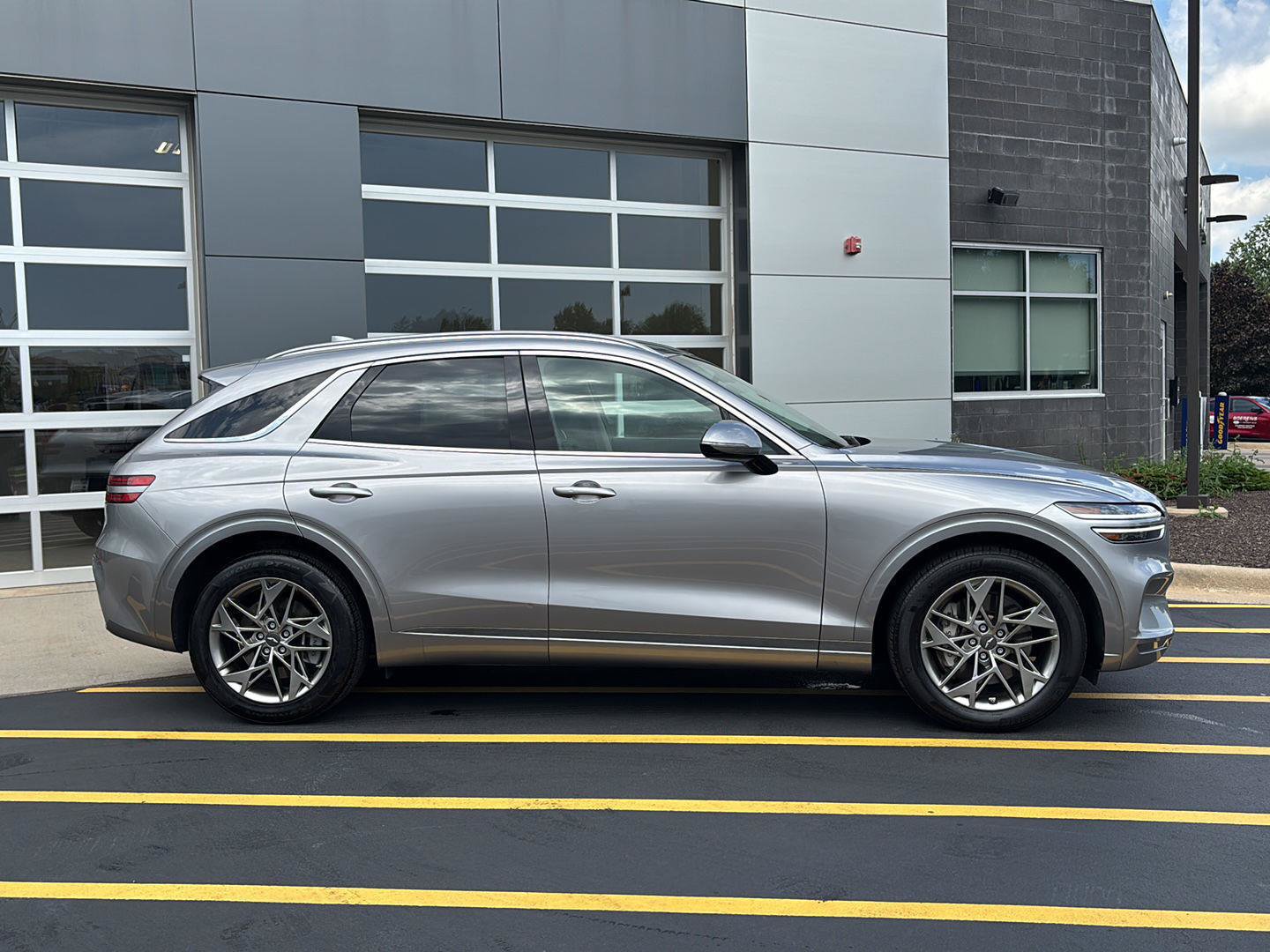 Used 2025 Genesis GV70 2.5T AWD/4WD image 5