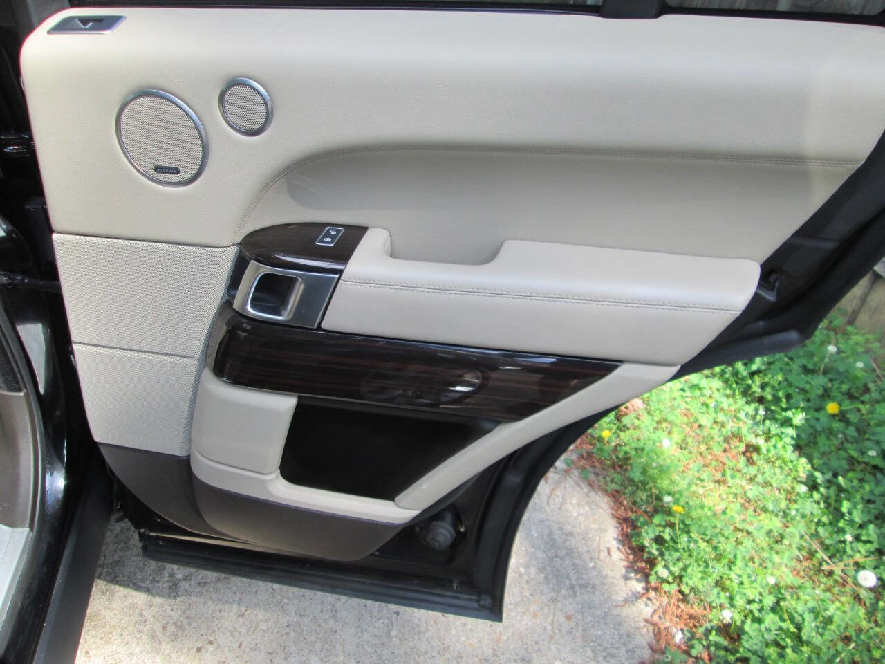 Used 2016 Land Rover Range Rover Supercharged image 15