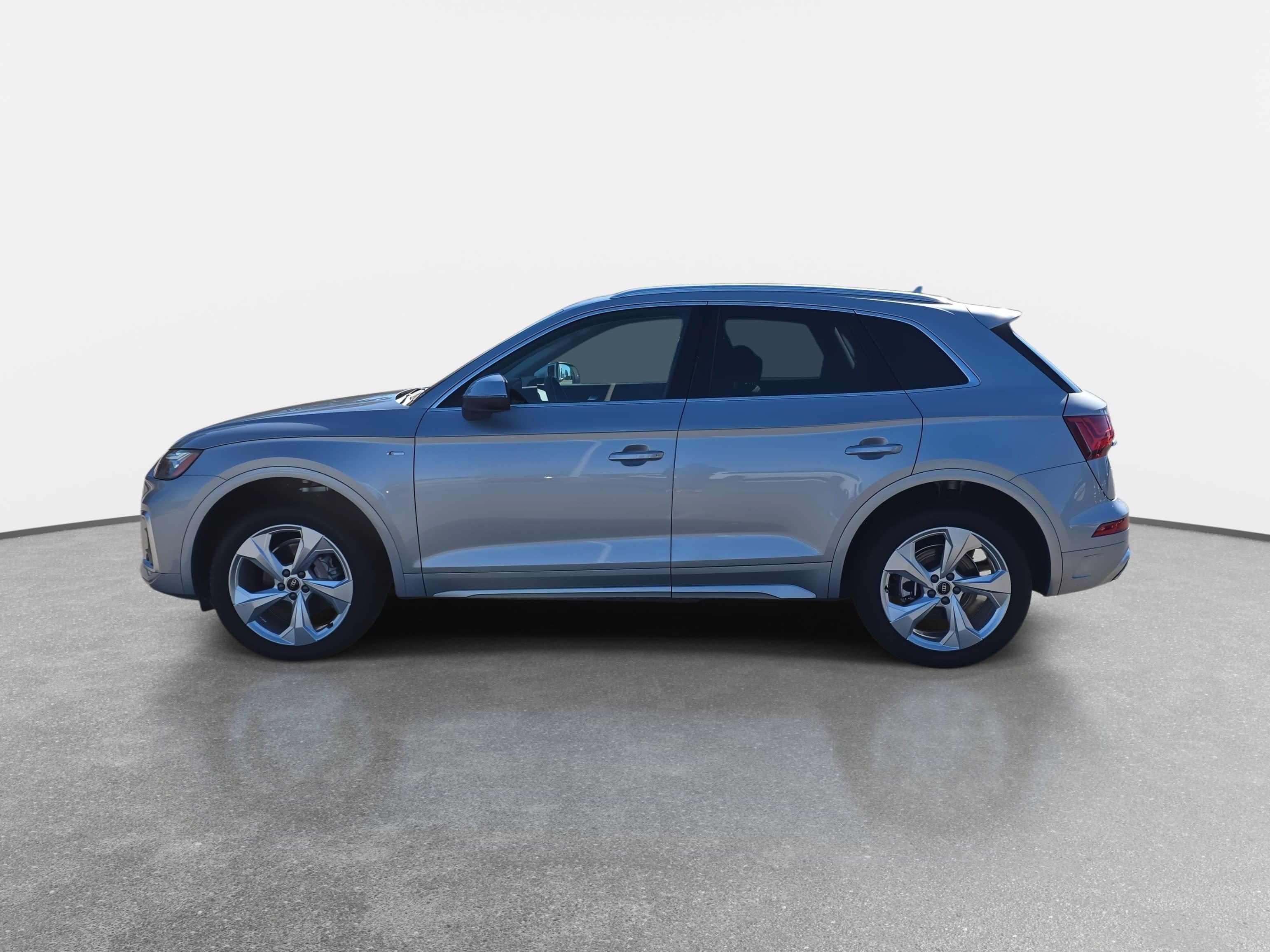 Certified 2025 Audi Q5 2.0T Premium Plus w/ Premium Plus Package image 8