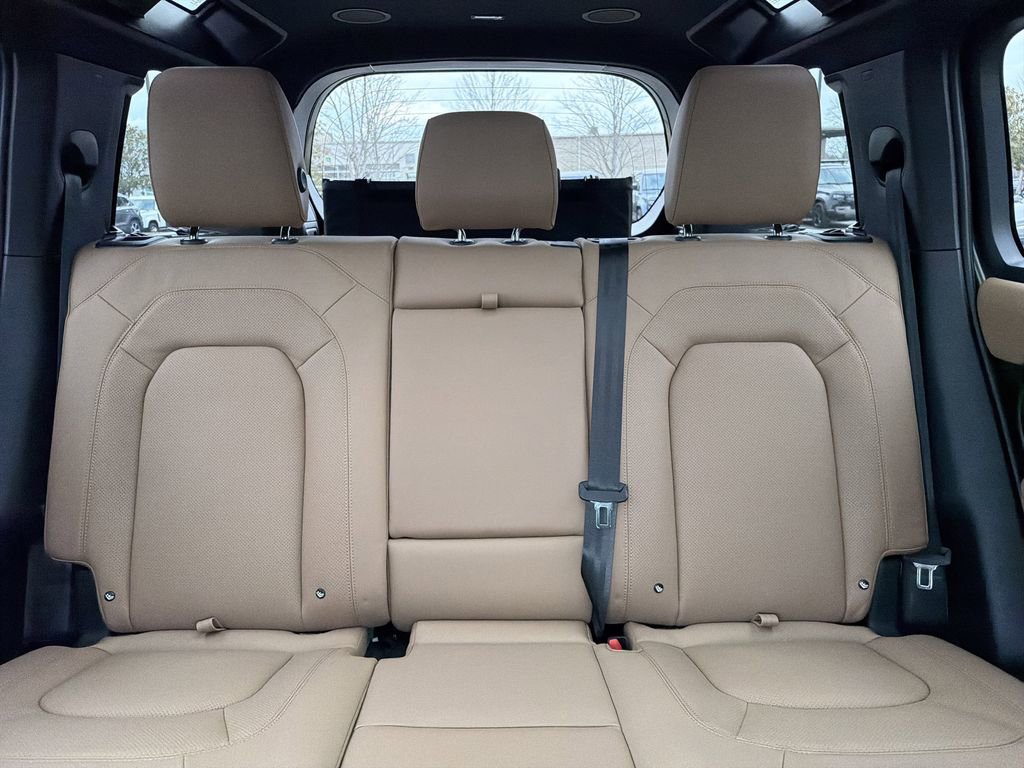 New 2026 Land Rover Defender 110 X-Dynamic SE image 28