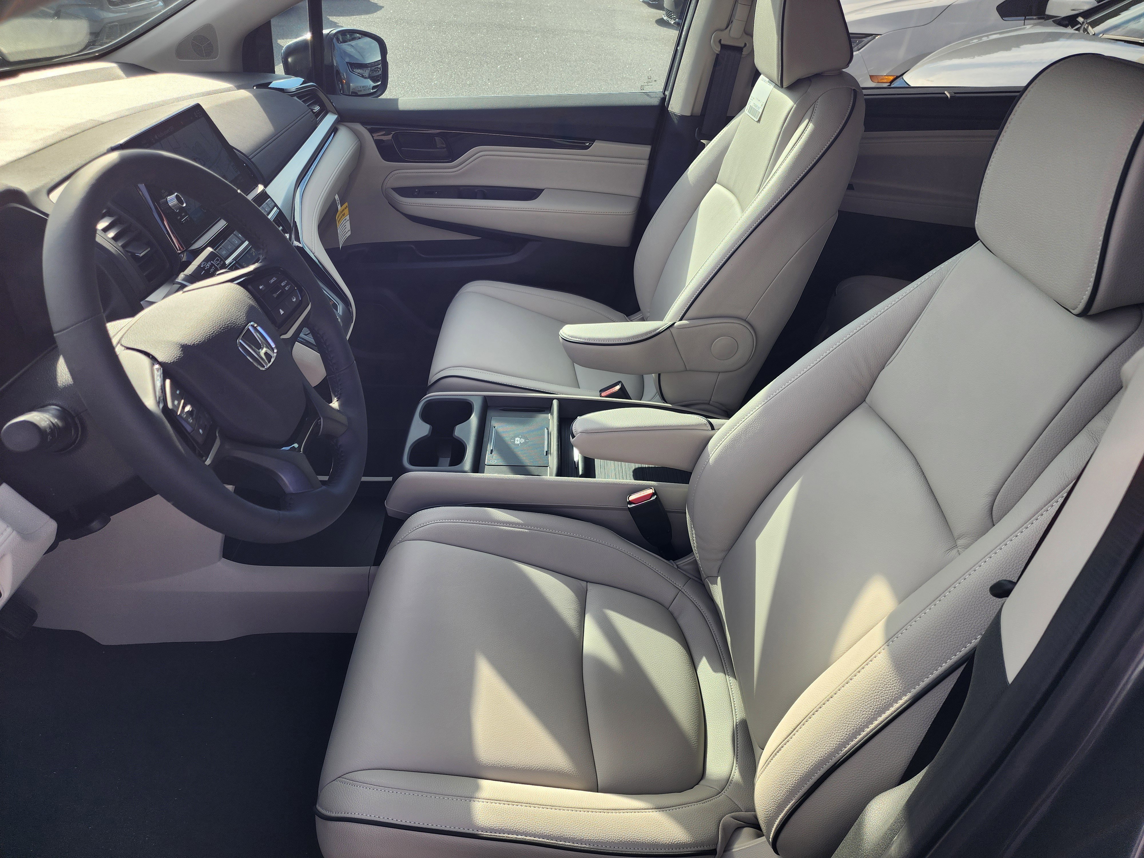 New 2026 Honda Odyssey Touring image 9