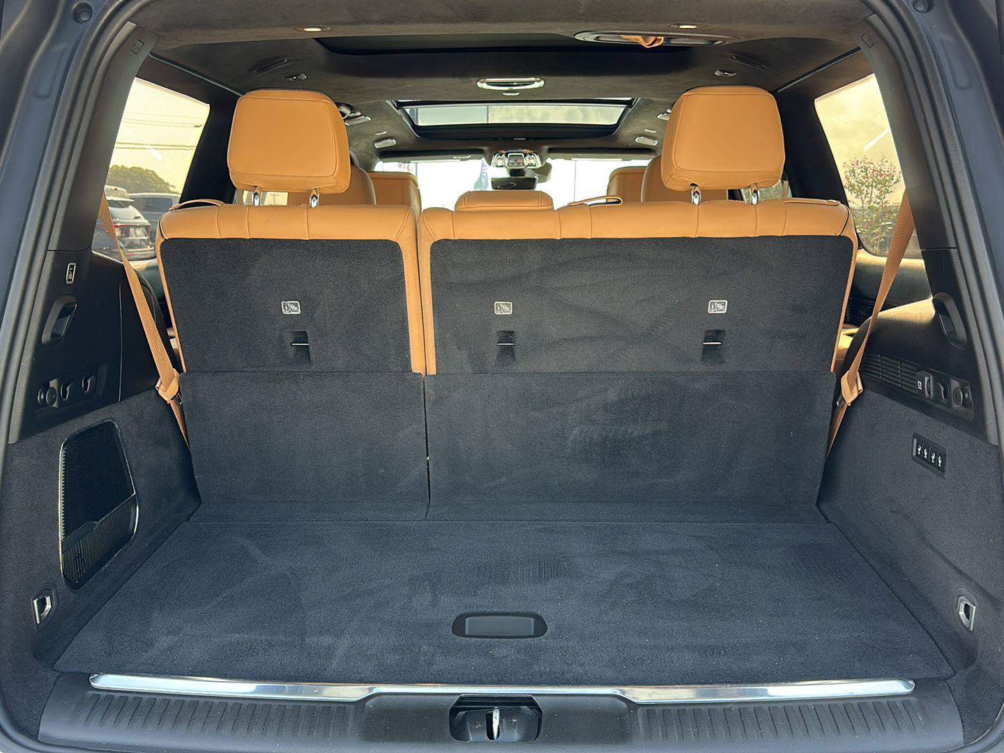 Used 2023 Jeep Grand Wagoneer Series III AWD/4WD image 16