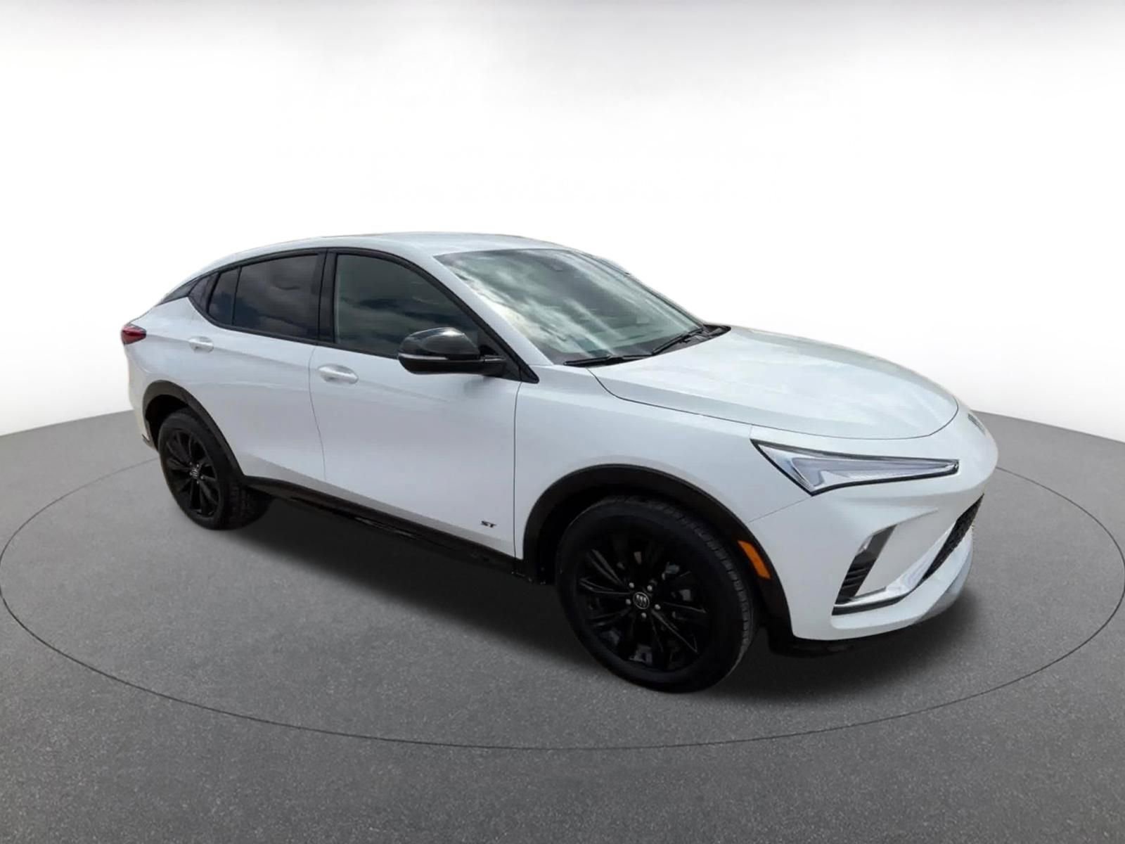 Used 2025 Buick Envista Sport Touring FWD image 2