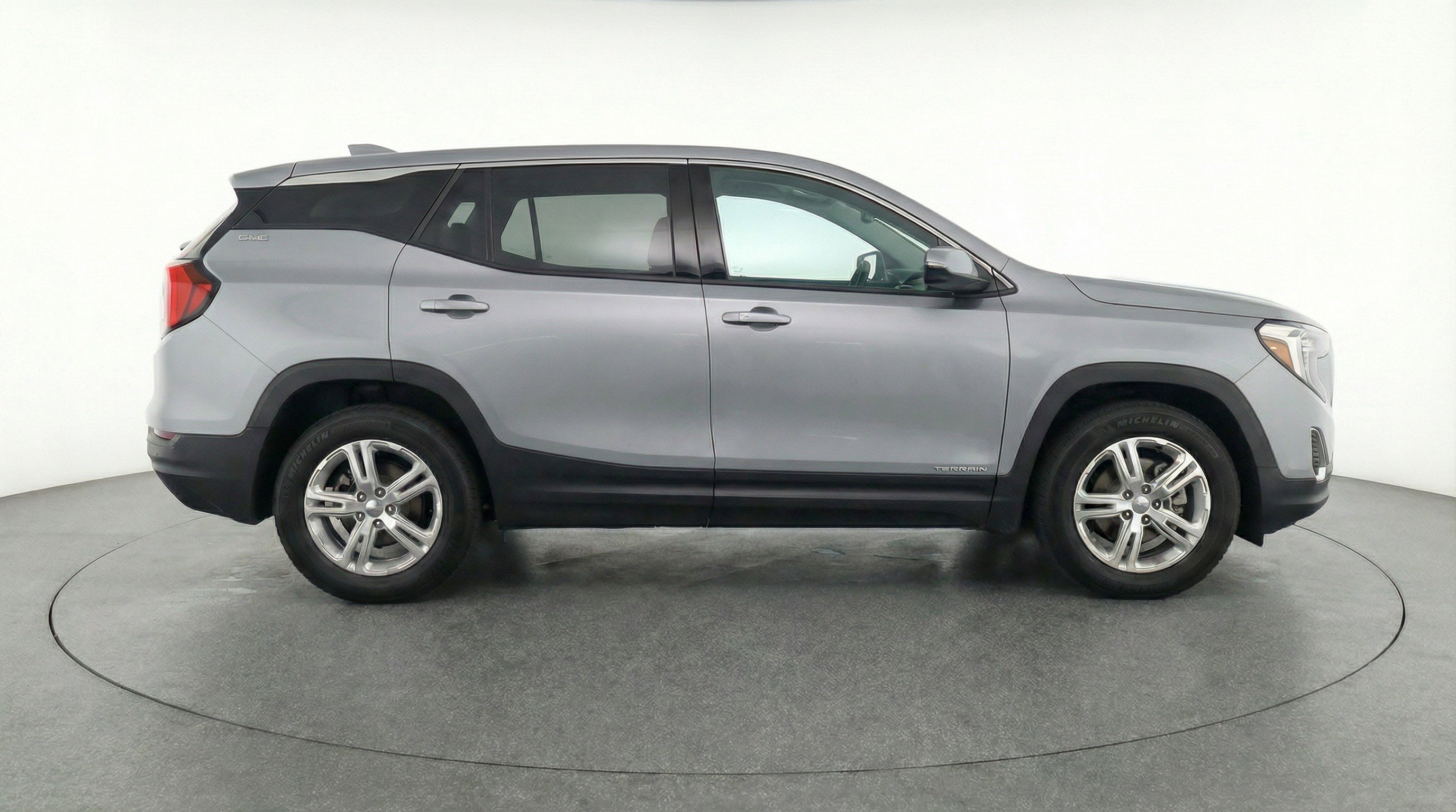Used 2024 GMC Terrain SLE FWD image 11