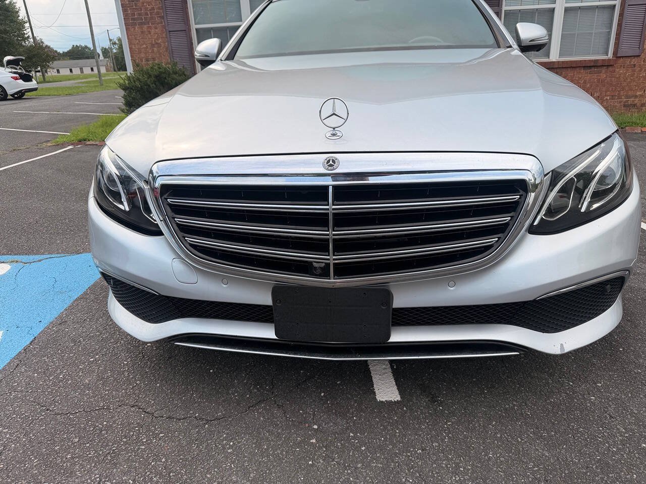 Used 2019 Mercedes-Benz E 300 4MATIC image 5